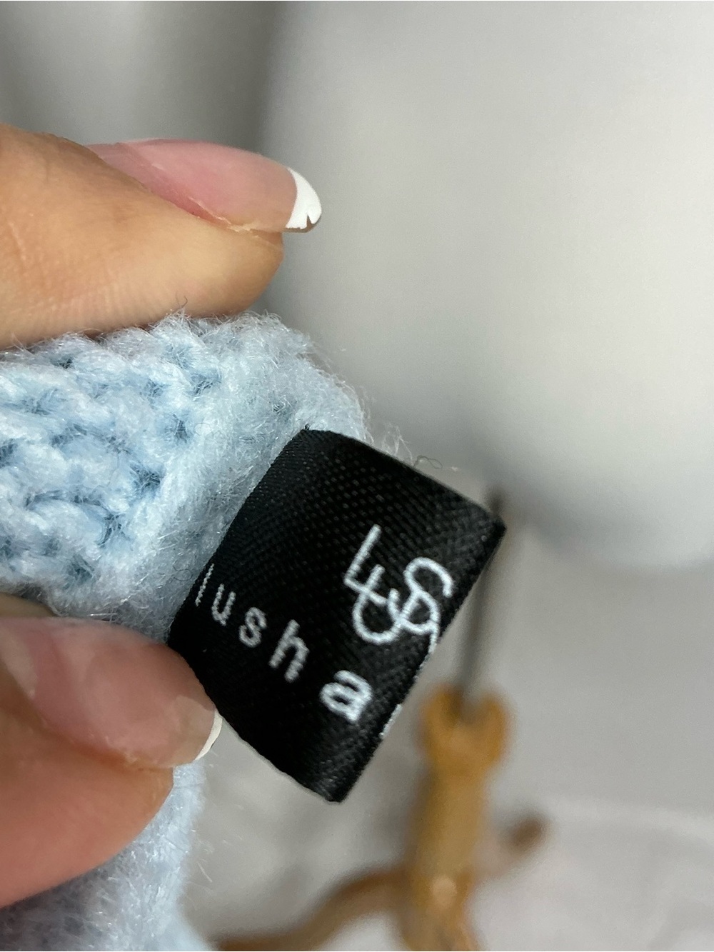 2193 - Lush Pale Blue Cable Knit V-Neck Sweater - Picture 7 of 8